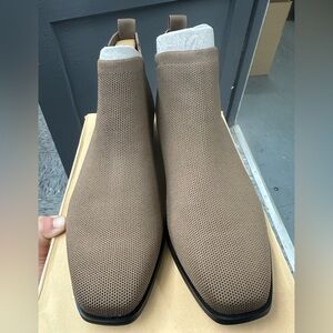 Vivaia boots size US 9.5/W